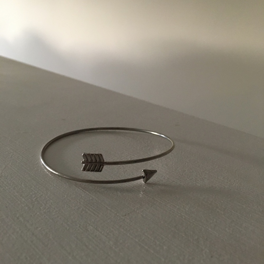 Arrow bracelet